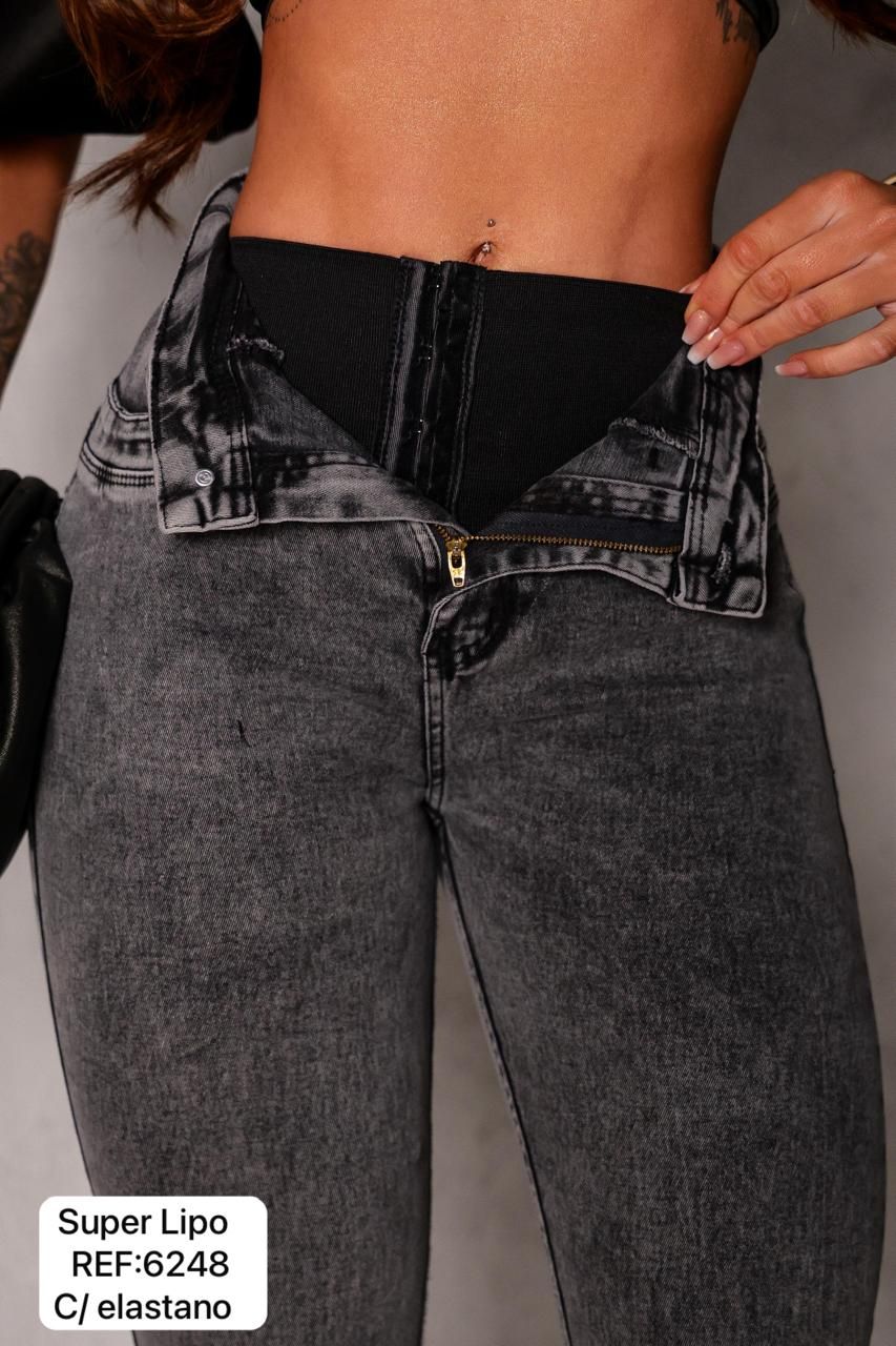 Jeans Modelo Skinny con Faja Interior